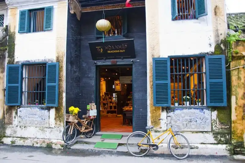 wanderlust-tips-top-10-quan-cafe-cuc-chat-o-hoi-an-13