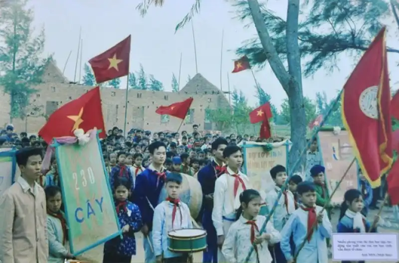 Triển lãm ảnh "Trẻ em thời chiến" tại Văn Miếu - Quốc Tử Giám 13 wanderlust-tips-trien-lam-anh-tre-em-thoi-chien-tai-van-mieu-quoc-tu-giam-10