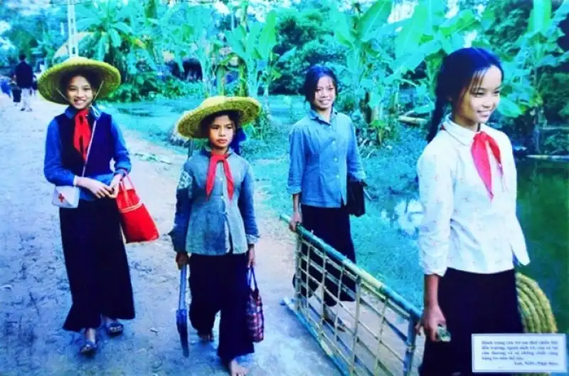 Triển lãm ảnh "Trẻ em thời chiến" tại Văn Miếu - Quốc Tử Giám 6 wanderlust-tips-trien-lam-anh-tre-em-thoi-chien-tai-van-mieu-quoc-tu-giam-2