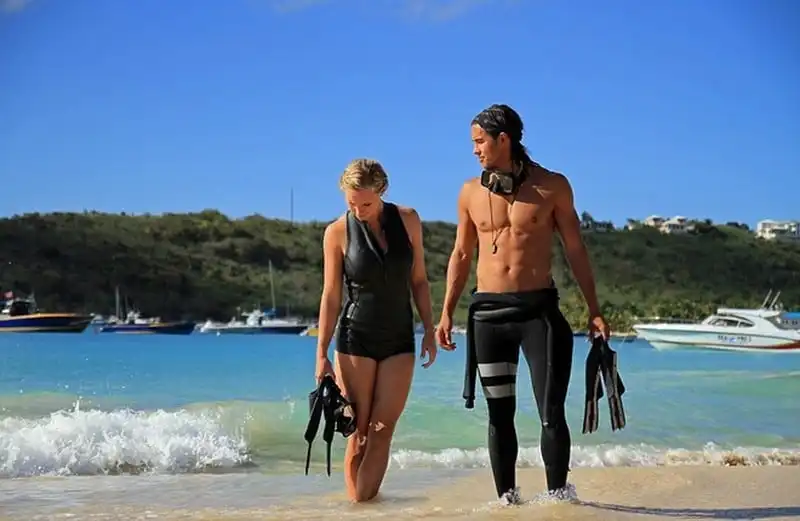 wanderlust-tips-trieu-phu-ban-het-gia-san-de-di-du-lich-khap-the-gioi-cung-vo-con-10