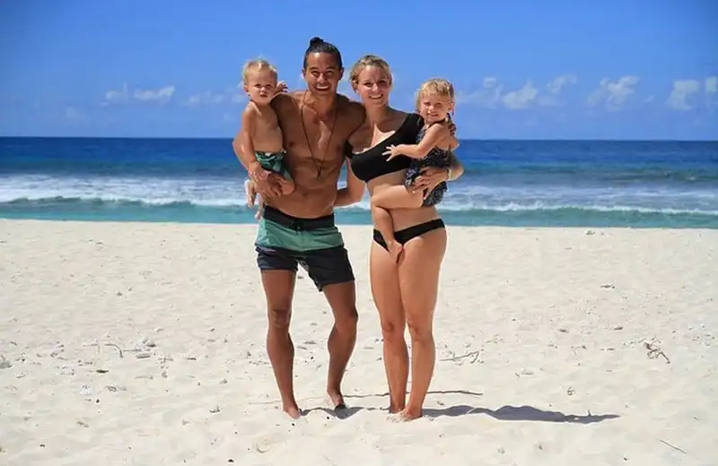 wanderlust-tips-trieu-phu-ban-het-gia-san-de-di-du-lich-khap-the-gioi-cung-vo-con-11