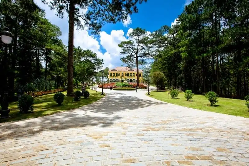 wanderlust-tips-ve-dep-tho-mong-cua-khuon-vien-dinh-bao-dai-2