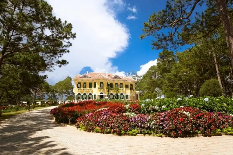 wanderlust-tips-ve-dep-tho-mong-cua-khuon-vien-dinh-bao-dai-3