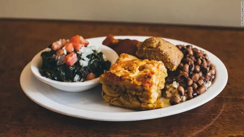 wanderlust_tips_10-diem-den-hap-dan-cho-nguoi-an-chay 8