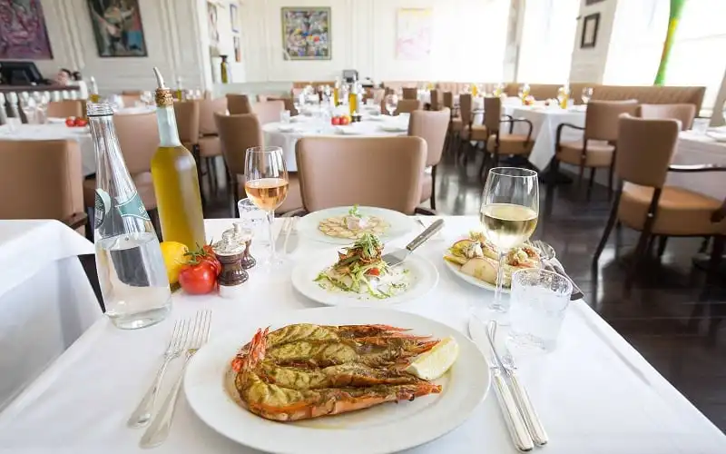 wanderlust_tips_10_nha_hang_dubai_2