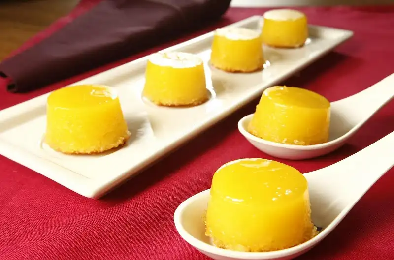 Boa mesa. Receitas da Fernanda Lopes. Na foto está quindim. foto Fernanda Luz