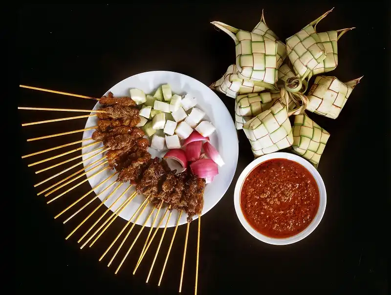 8 món ăn không thể bỏ qua khi đến Brunei 11 Local Food Satay - & Ketupat (Boilad Rice)