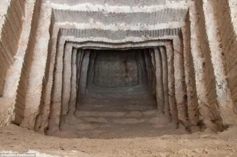 Bí ẩn căn phòng đằng sau tượng đá Lincoln trên núi Rushmore 10 wanderlust_tips_Can-phong-bi-mat-sau-tuong-Lincoln-tren-nui-Rushmore 6