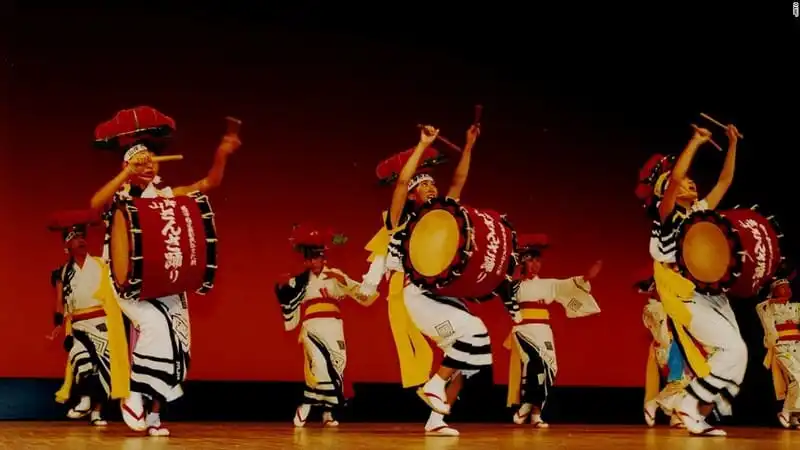 wanderlust_tips_Lien-hoan-Tohoku-Rokkon-6-le-hoi-mot-diem-den 3