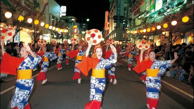 wanderlust_tips_Lien-hoan-Tohoku-Rokkon-6-le-hoi-mot-diem-den 4