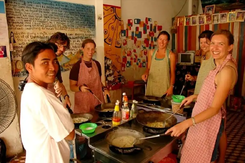 Battambang, điểm đến ít người biết ở Campuchia 9 "Australians, Canadians and Americans all learning Cambodian cooking. "