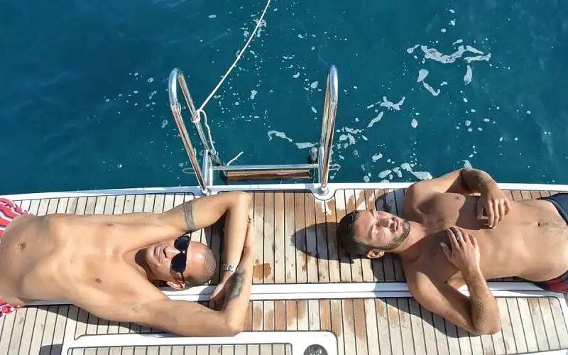 Kinh nghiệm du lịch dành cho người đồng tính 9 wanderlust_tips_kinh_nghiem_du_lich_cho_nguoi_dong_tinh_1