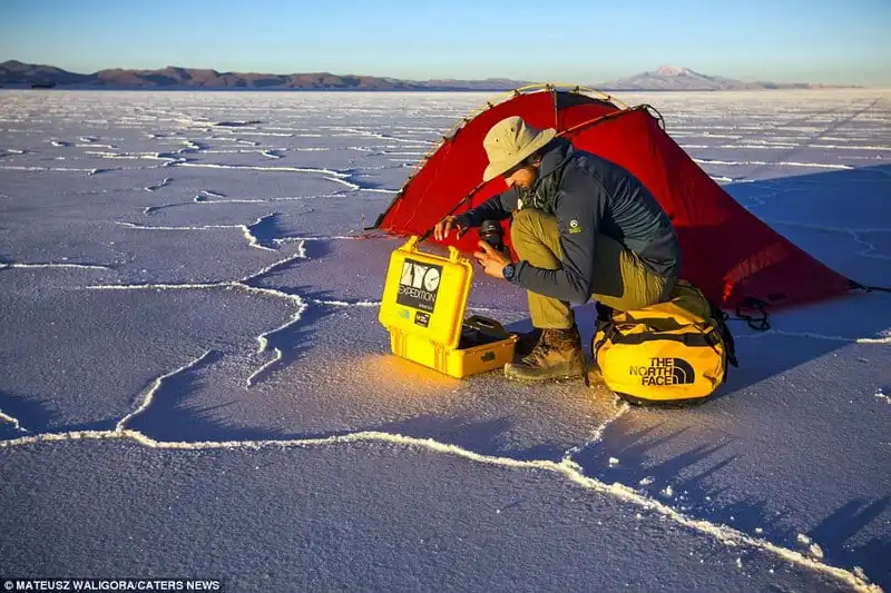 wanderlust_tips_mot-minh-lang-thang-qua-nhung-dong-muoi-Bolivia 10
