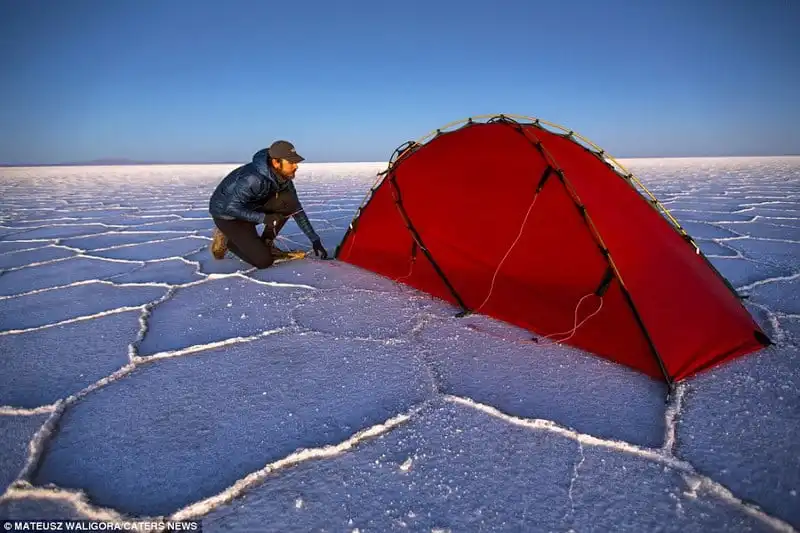 wanderlust_tips_mot-minh-lang-thang-qua-nhung-dong-muoi-Bolivia 16