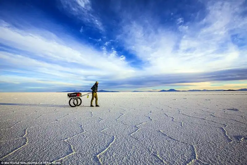 wanderlust_tips_mot-minh-lang-thang-qua-nhung-dong-muoi-Bolivia 2