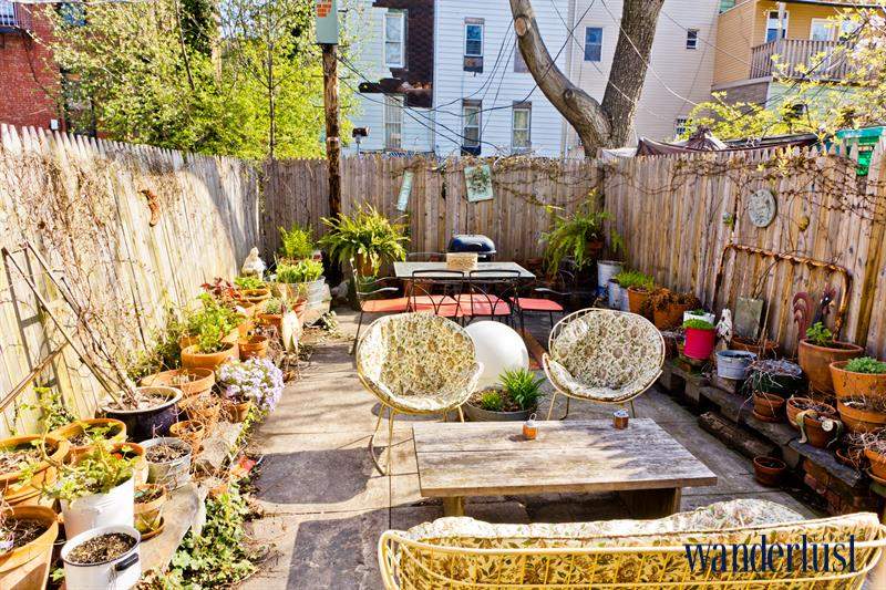 Có ai đó đợi tôi trong ngôi nhà của họ Có ai đó đợi tôi trong ngôi nhà của họ