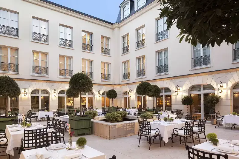 wanderlust_tips_khach_san_tuyen_anh_ngu_tri_euro_5