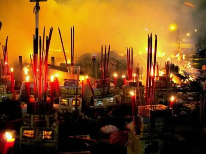 Doc-dao-le-vu-lan-o-mot-so-nuoc-chau-a-wanderlusttips1