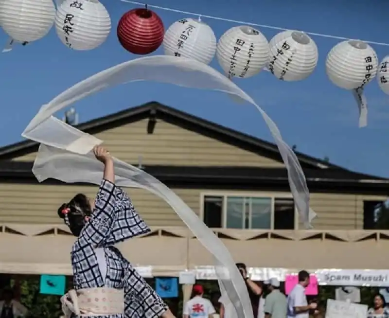 Doc-dao-le-vu-lan-o-mot-so-nuoc-chau-a-wanderlusttips4