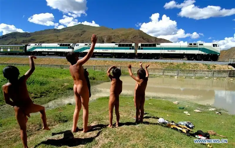 Ngam-tuyen-duong-sat-cao-nhat-the-gioi-qua-10-nam-hoat-dong1-2