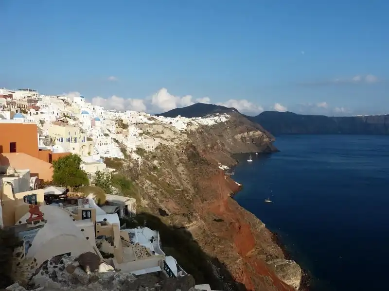 15 bãi biển cát đen đẹp kỳ lạ trên thế giới 18 Nhung-bai-bien-cat-den-ky-la-tren-the-gioi-wanderlusttips14