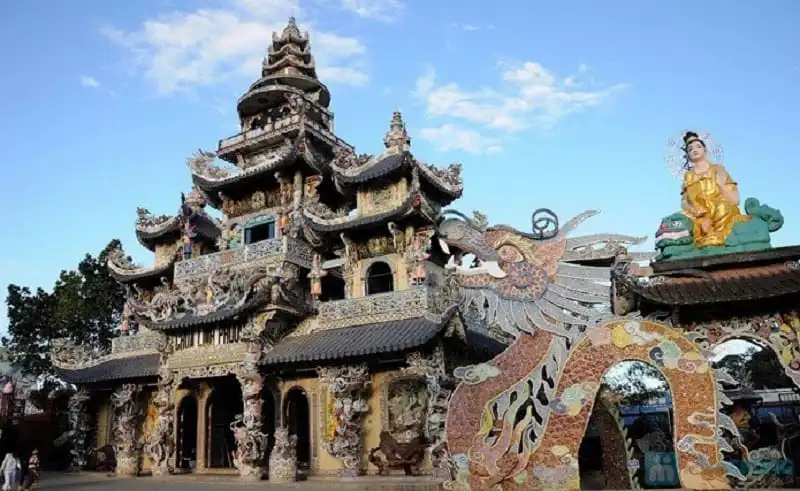 kham-pha-ngoi-chua-nam-giu-nhieu-ky-luc-nhat-viet-nam