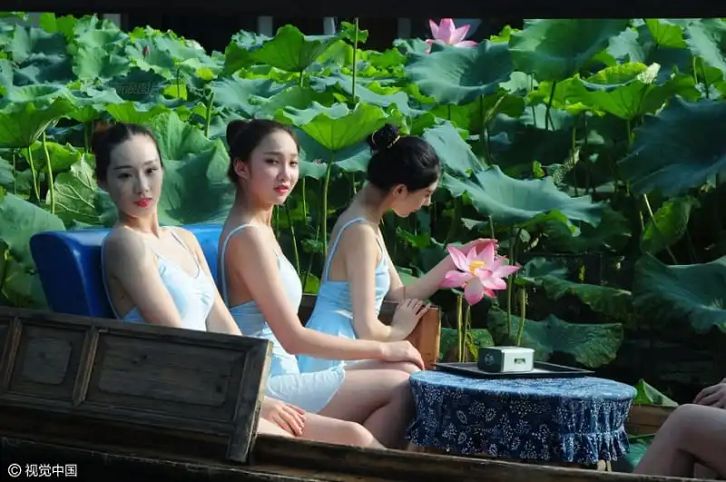Trung Quốc tung chiêu mới để quảng bá du lịch đầm sen Tây Hồ 11 hang-chau-trung-quoc-tung-chieu-moi-de-quang-ba-du-lich-wanderlusttips9