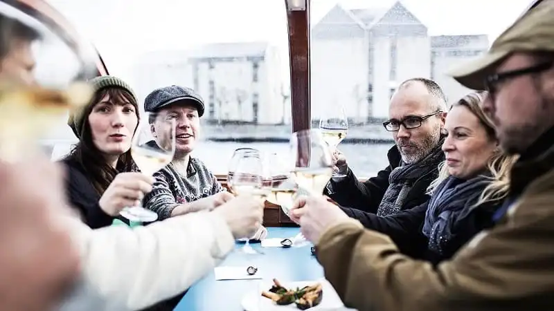 kham-pha-nhung-le-hoi-am-thuc-mua-he-noi-tieng-nhat-chau-au-wanderlusttips3