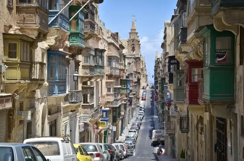 Valletta là thủ đô của Malta, Di sản Thế giới được mệnh danh là “bảo tàng ngoài trời” và “thành phố giàu lịch sử nhất thế giới”. Valletta hình thành từ thế kỷ 16, với nhiều công trình, di tích lưu giữ lịch sử của 5 thế kỷ. Ngày 17/7, doanh nhân Nguyệt Thị Nguyệt Hường đã bị bác tư cách đại biểu quốc hội Việt Nam khóa XIV, do đã nhập quốc tịch Malta. 