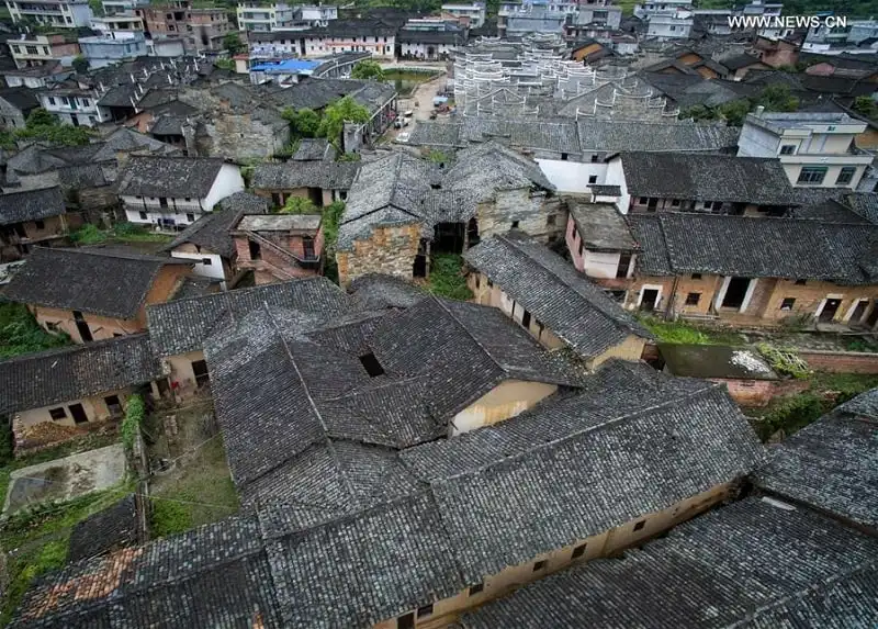 Ngỡ ngàng trước vẻ đẹp của "ngôi làng quyến rũ nhất Trung Quốc" 5 Những ngôi nhà cổ tại đây hầu như vẫn còn được bảo tồn một cách nguyên vẹn.