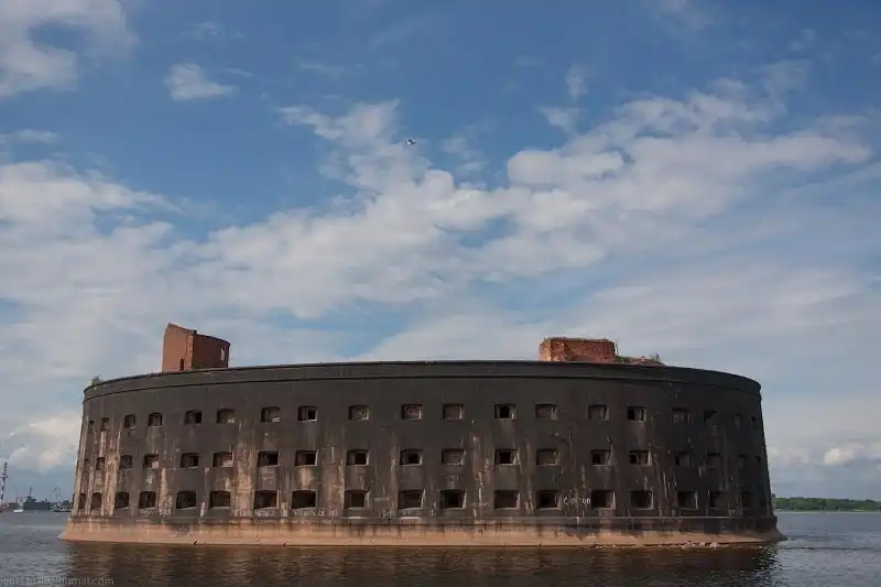 Chiêm ngưỡng pháo đài "cô đơn giữa biển" ở Nga 7 phao-dai-co-don-giua-bien-o-nga-hut-khach-du-lich-wanderlusttips1