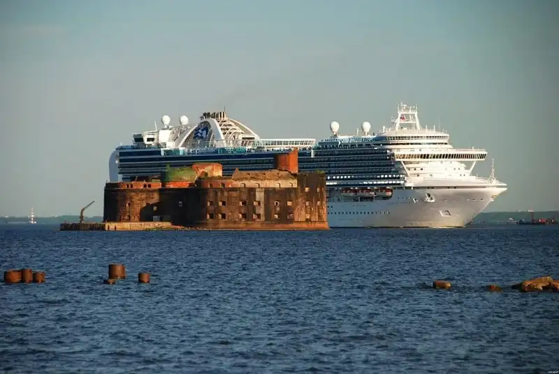 Chiêm ngưỡng pháo đài "cô đơn giữa biển" ở Nga 8 phao-dai-co-don-giua-bien-o-nga-hut-khach-du-lich-wanderlusttips4