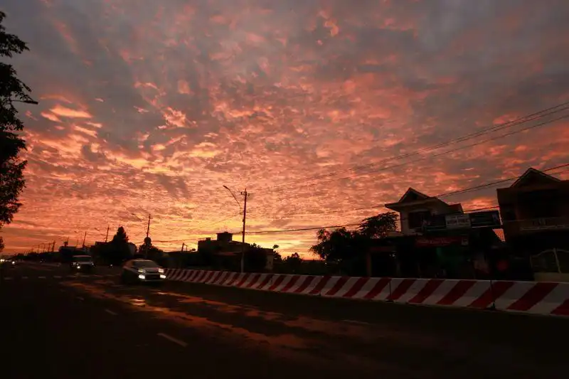 Tây Nguyên tuyệt đẹp đầu mùa mưa 13 Sau cơn mưa là hoàng hôn đỏ rực góc trời TP.Buôn Ma Thuột