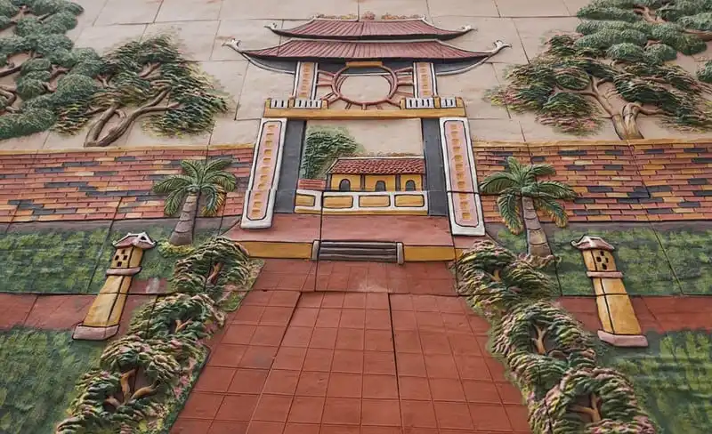 wanderlust-tips-an-tuong-buc-tuong-gom-su-200m-trong-khu-dan-cu-o-ha-noi-4