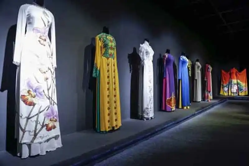 wanderlust-tips-an-tuong-hon-100-hien-vat-ao-dai-tai-trien-lam-o-tp-hcm-5