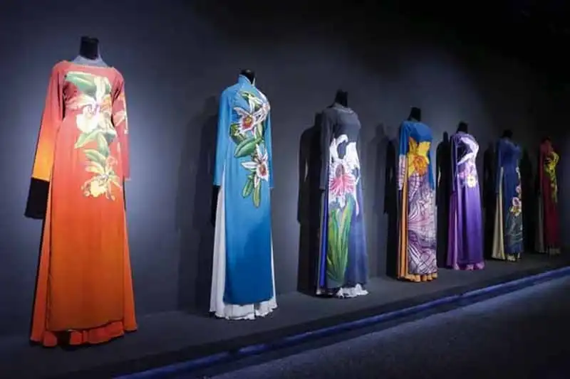 wanderlust-tips-an-tuong-hon-100-hien-vat-ao-dai-tai-trien-lam-o-tp-hcm-6