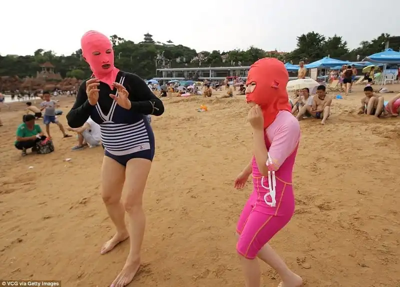 wanderlust-tips-bat-cuoi-voi-mat-na-che-nang-o-trung-quoc-10