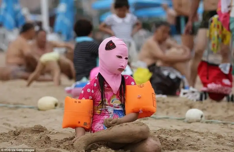 wanderlust-tips-bat-cuoi-voi-mat-na-che-nang-o-trung-quoc-2