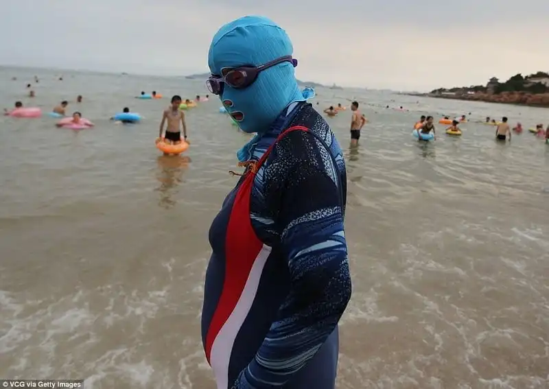 wanderlust-tips-bat-cuoi-voi-mat-na-che-nang-o-trung-quoc-3