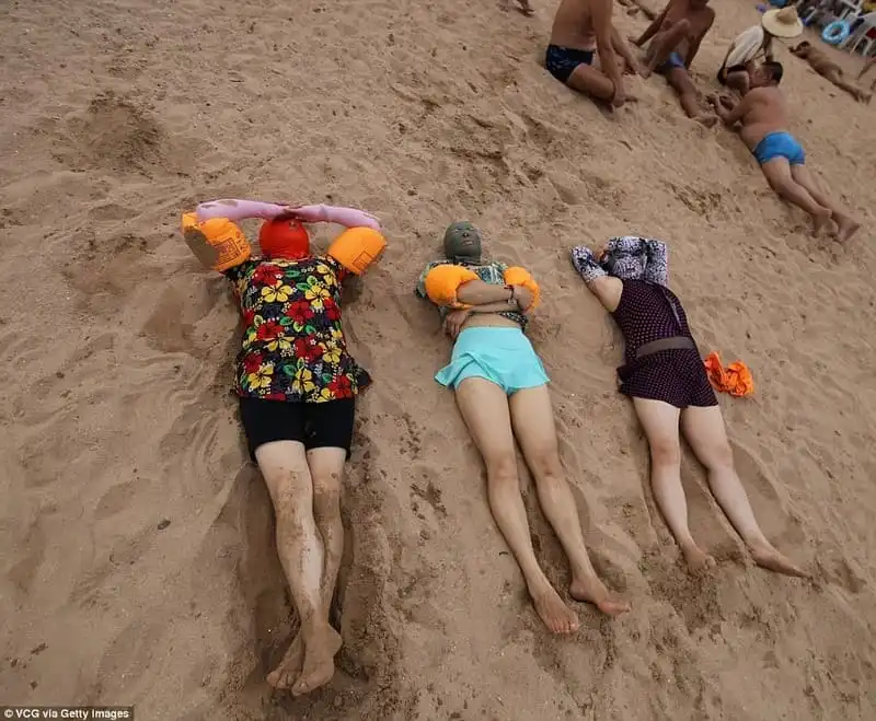 wanderlust-tips-bat-cuoi-voi-mat-na-che-nang-o-trung-quoc-6