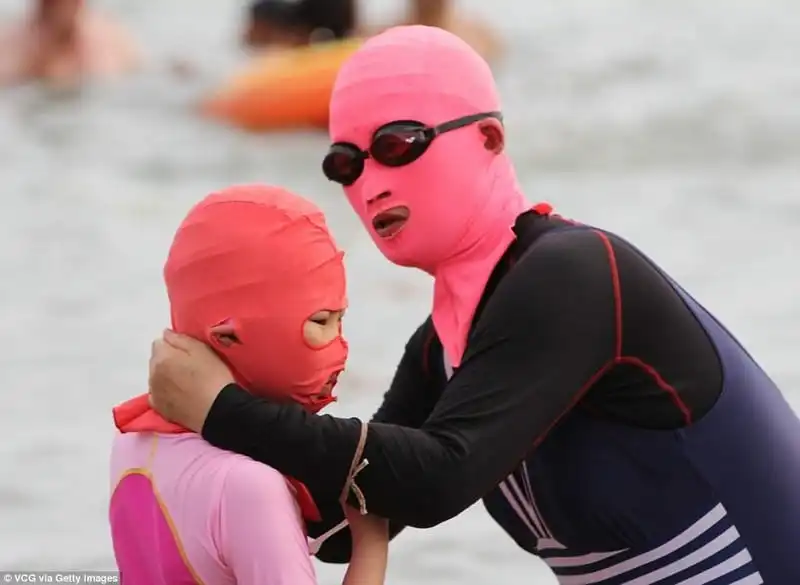 wanderlust-tips-bat-cuoi-voi-mat-na-che-nang-o-trung-quoc-9