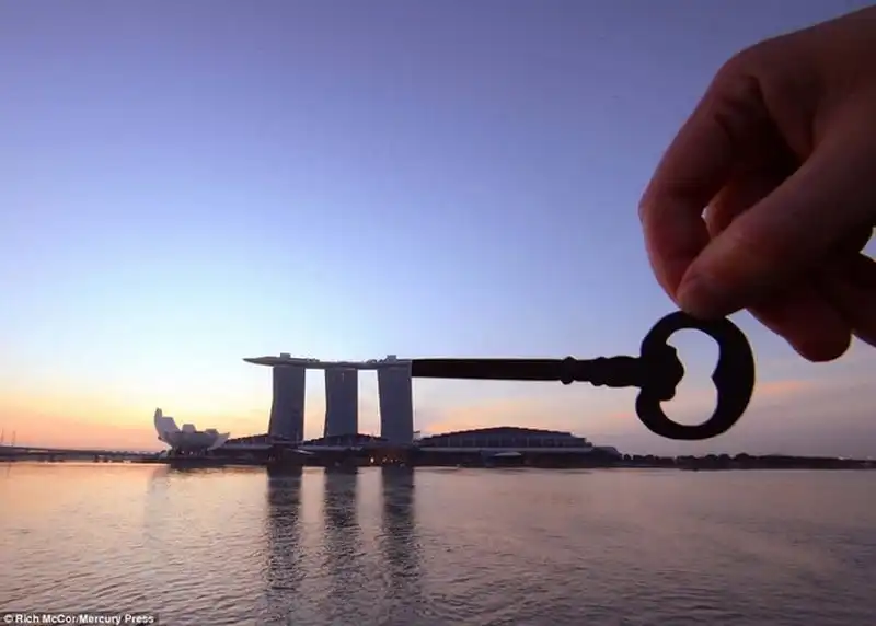 wanderlust-tips-cac-diem-den-an-tuong-hon-khi-duoc-ket-hop-cat-ghep-hinh-giay-13