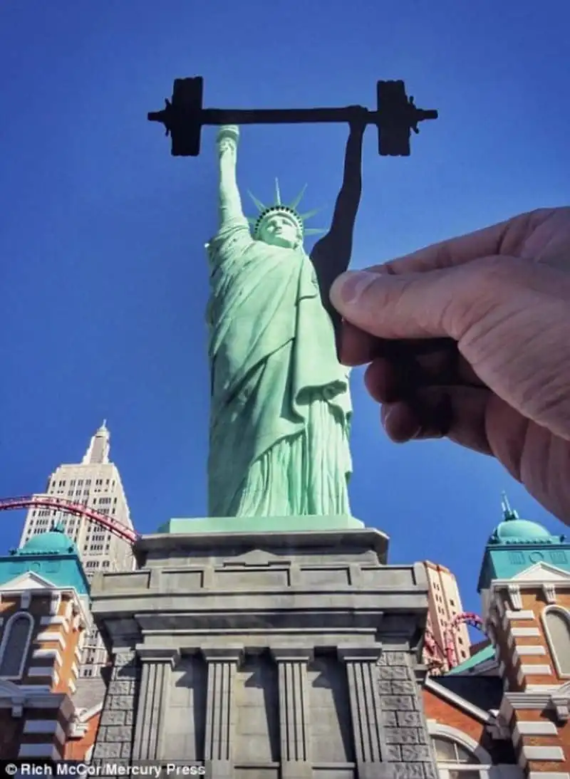 wanderlust-tips-cac-diem-den-an-tuong-hon-khi-duoc-ket-hop-cat-ghep-hinh-giay-2