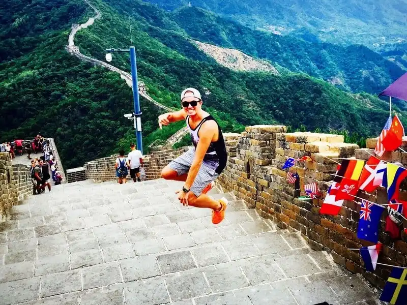 wanderlust-tips-chang-trai-21-tuoi-va-cau-chuyen-du-lich-50-nuoc-trong-vong-2-nam-1