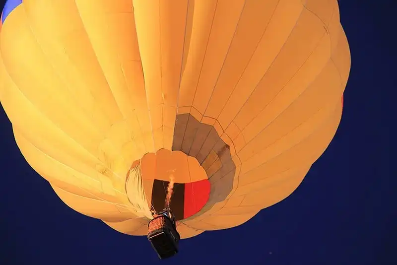 wanderlust-tips-cu-ba-90-tuoi-tu-choi-dieu-tri-ung-thu-de-di-du-lich-khap-the-gioi-12