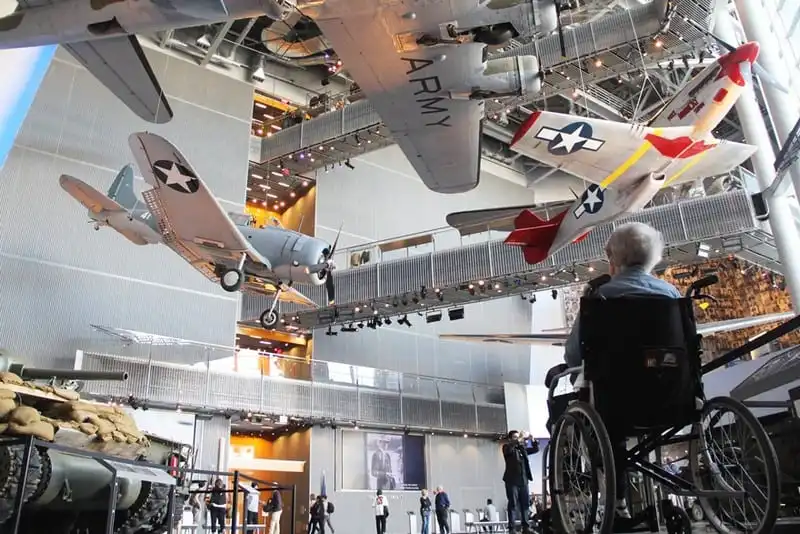 wanderlust-tips-cu-ba-90-tuoi-tu-choi-dieu-tri-ung-thu-de-di-du-lich-khap-the-gioi-6