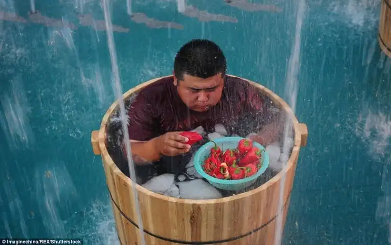 wanderlust-tips-cuoc-thi-vua-an-ot-nong-vua-ngam-nuoc-da-lanh-o-trung-quoc-9