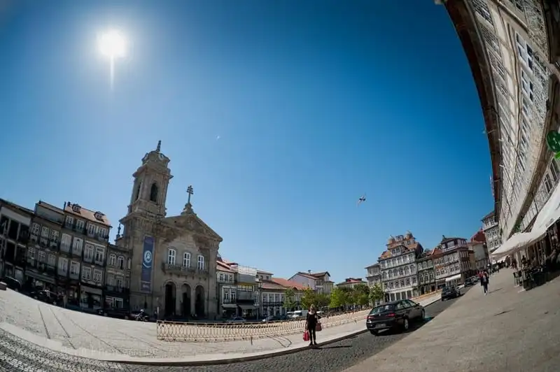 wanderlust-tips-ghe-tham-Guimaraes-que-huong-danh-thu-cristiano-ronaldo8