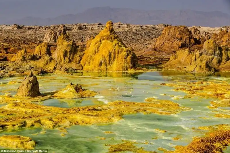 wanderlust-tips-khai-thac-muoi-o-cong-dia-nguc-nong-nhat-the-gioi-2