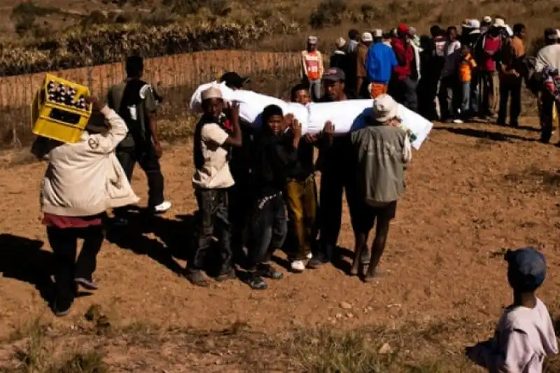 wanderlust-tips-kham-pha-nhung-tuc-le-mai-tang-ky-la-va-dang-so-nhat-the-gioi-6